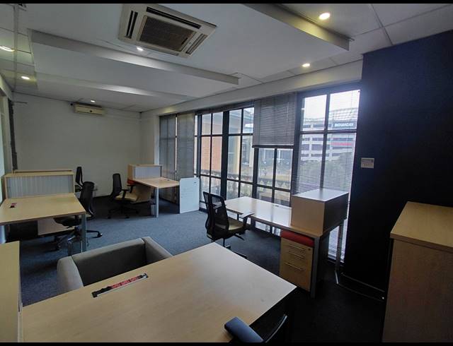 46M² OFFICE TO LET IN FOURWAYS